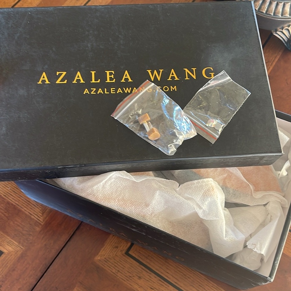 NIB AZALEA WANG ALAYA EMBELLISHED BUTTERFLY STILETTO IN WASHED DENIM SIZE 6 - Picture 17 of 17